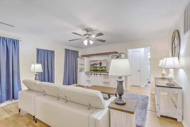 Photo - 2137 Woodland Shores Rd Unit SI ID1526889P