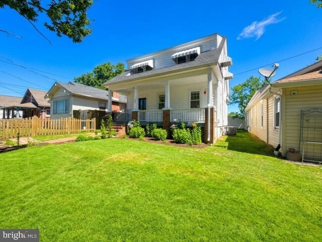 Photo - 209 4th Ave