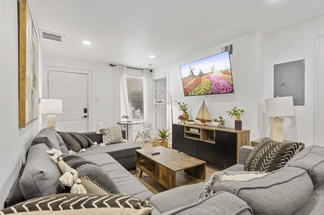 Building Photo - 2620 Arbor St Unit FL2-ID1257723P