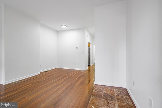 Photo - 609 W 9th St