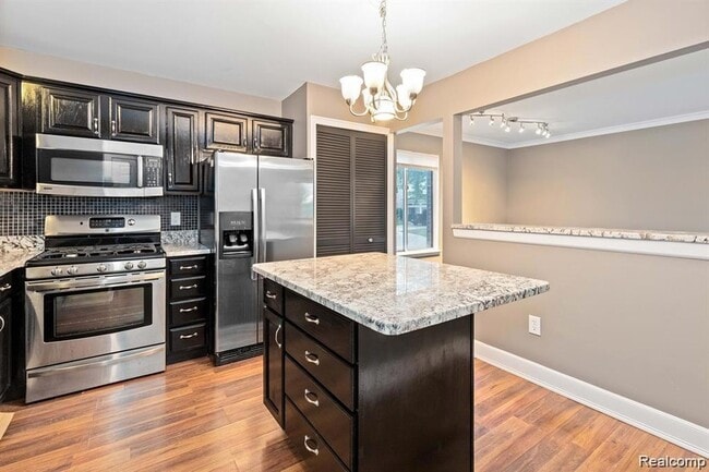 Photo - 1985 Peerce Ct