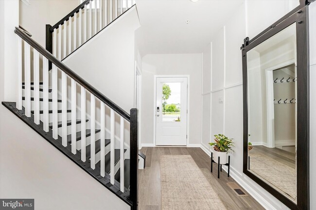 Photo - 700 Bond St