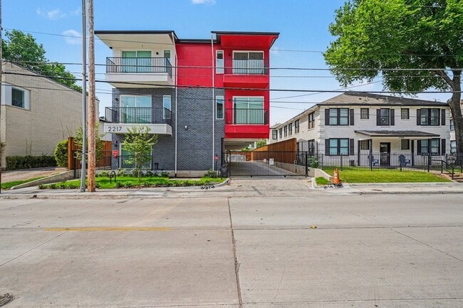 Photo - 2217 N Fitzhugh Ave Unit 203