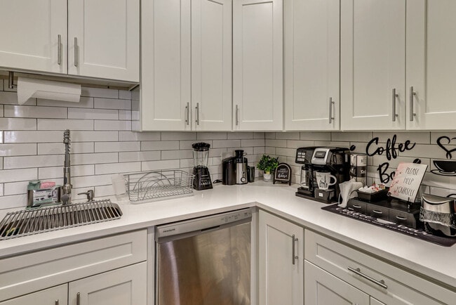 Photo - 40 Tennis Rd Unit SI ID1546231P