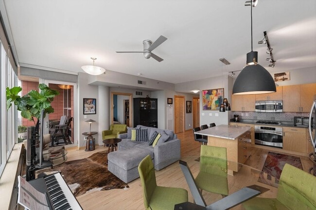 Photo - 215 10th Ave S