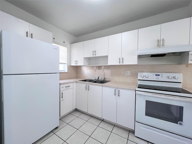 Photo - 519 W 68th St Unit 4