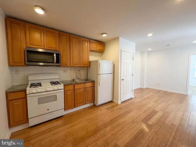 Photo - 110 N 51st St