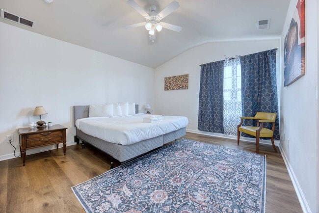 Photo - 765 Compass Trl Unit ID1043484P