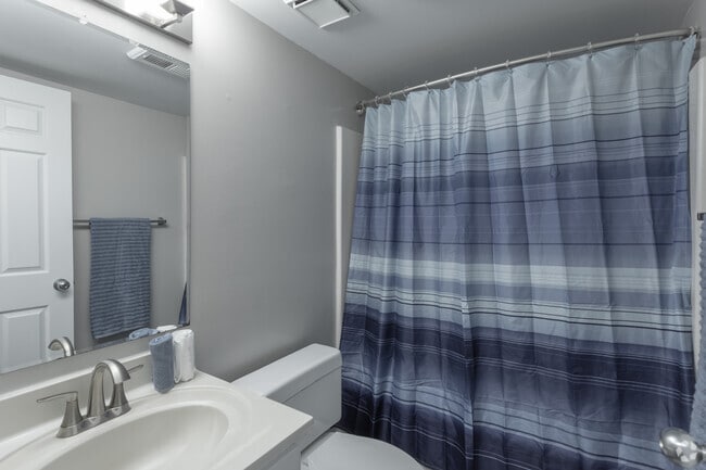 3BR, 2BR - 1,209 SF - Reserve at Regency Park