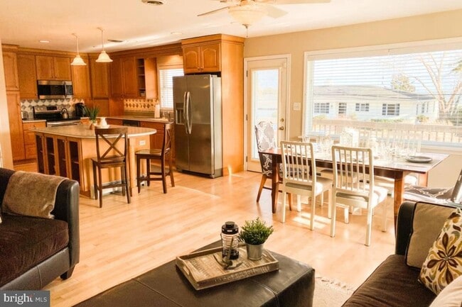 Photo - 122 E Bay View Dr