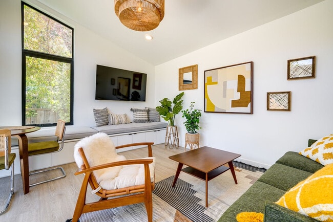 Photo - 510 Iris St Unit SI ID1545982P