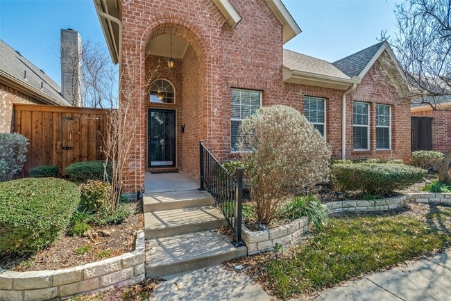 Photo - 7586 St Stephen's Square