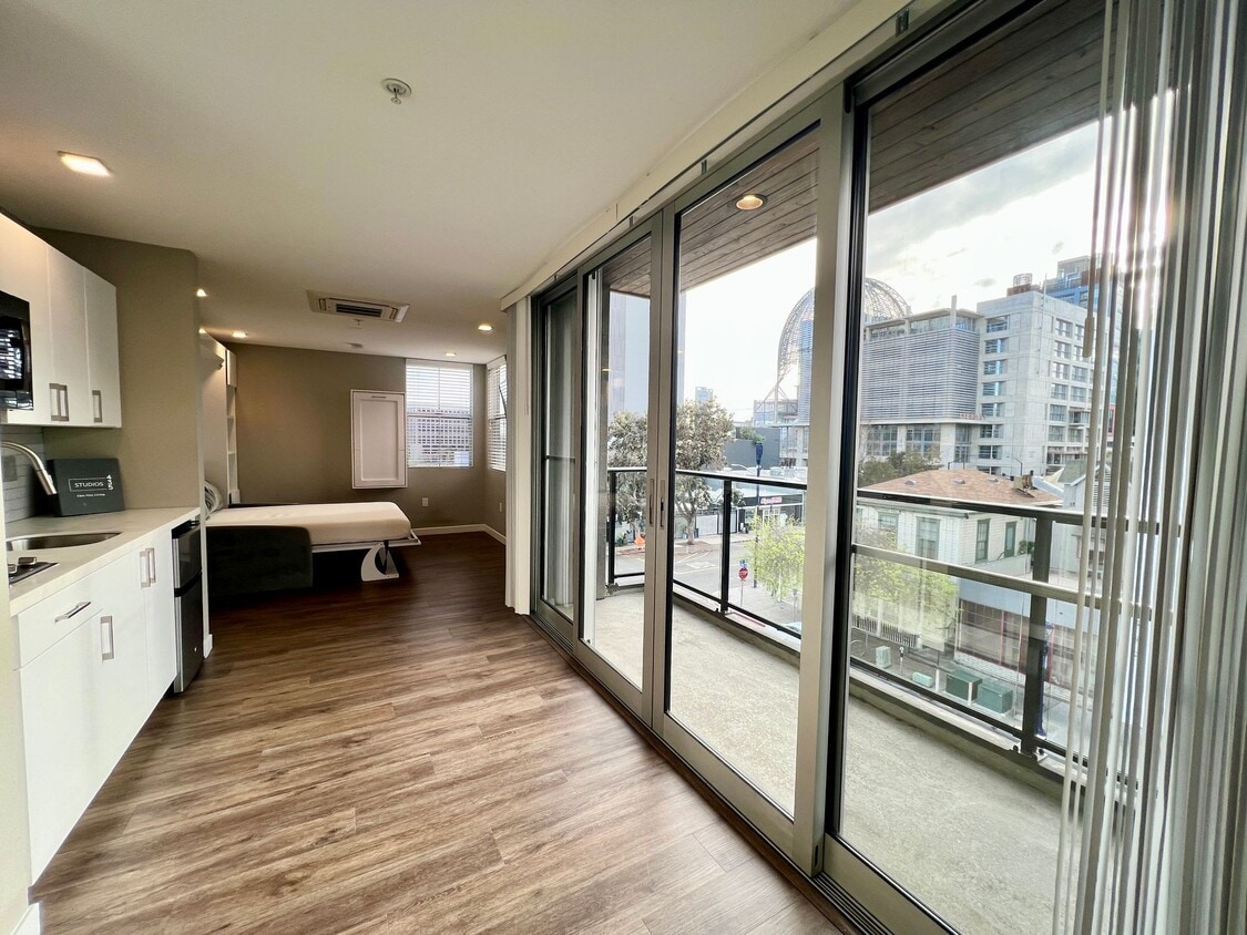 Floor Plan - 435-211/311/411