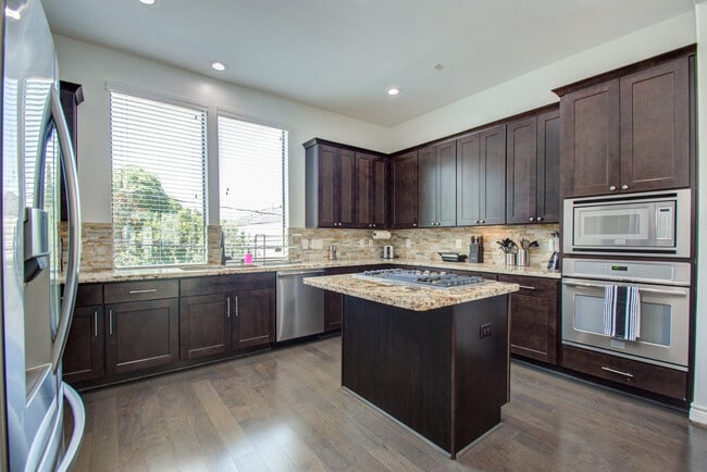 Photo - 5732 Darling St Unit ID1056419P