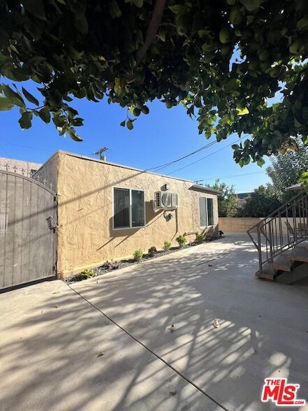 Photo - 1056 Winchester Ave