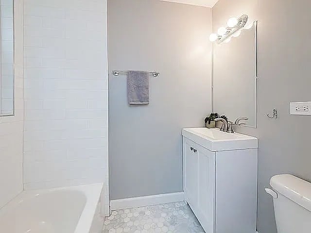 Photo - 2343 W Foster Ave Unit 2