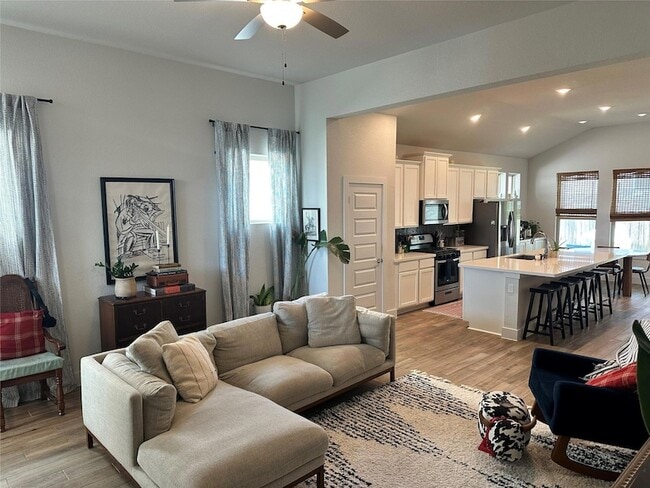 Photo - 8600 Cumbrae Ln