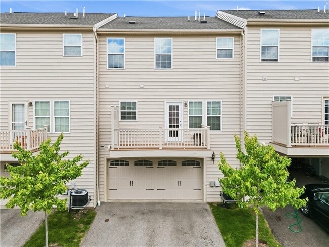 Photo - 202 Pointe View Dr