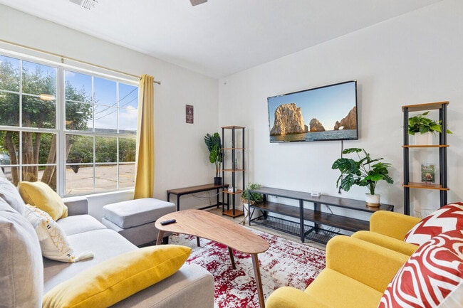 Building Photo - 1300 Nylic St Unit ID1319922P