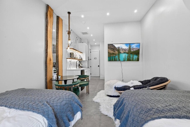 Building Photo - 443 Clove Rd Unit ID1366355P