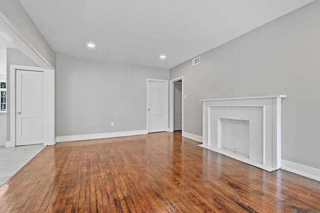 Photo - 416 E State St
