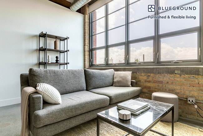 Building Photo - 2061 N Southport Ave Unit FL3-ID1279