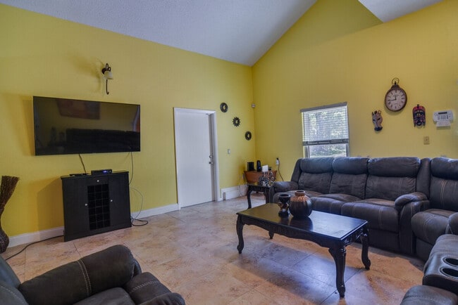 Building Photo - 2960 58th Ave S Unit SI ID1385707P