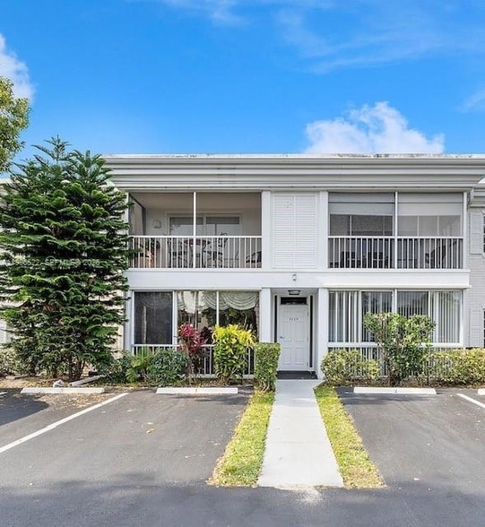 Building Photo - 6259 Bay Club Dr Unit 3