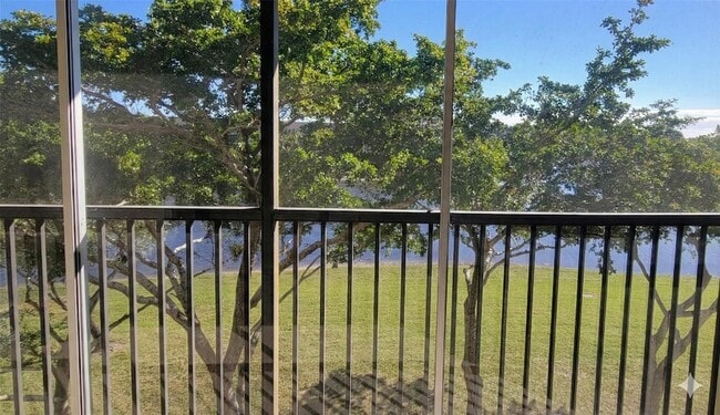 Building Photo - 901 SW 141st Ave Unit 406M