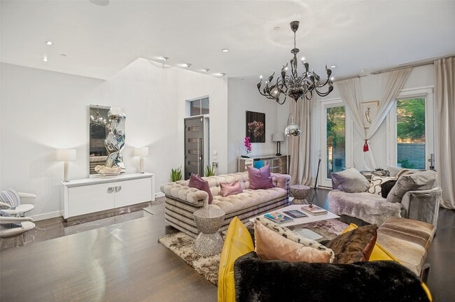 Photo - 3633 Brown St