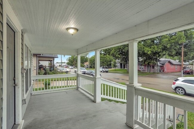 Photo - 707 N Tennessee St