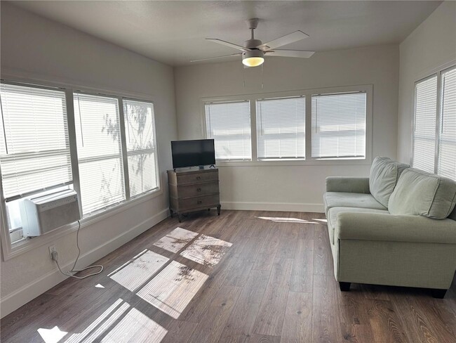 Photo - 102 Laureti Ln