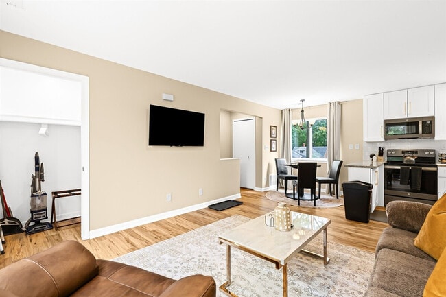 Building Photo - 18423 Sharon Ln Unit SI ID1032349P