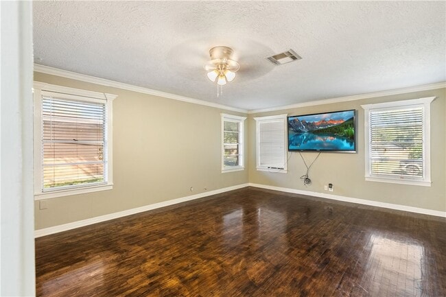 Photo - 209 Helena St