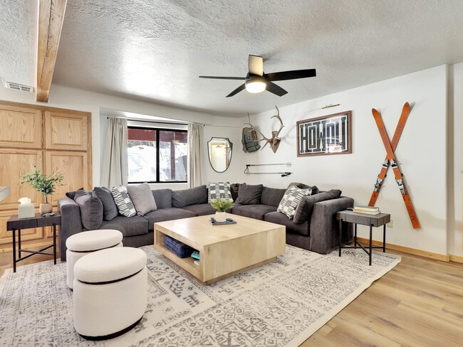 Building Photo - 656 Aspen Dr Unit SI ID1023374P