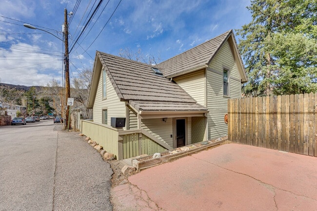 Photo - 1117 Manitou Ave Unit SI ID1385675P