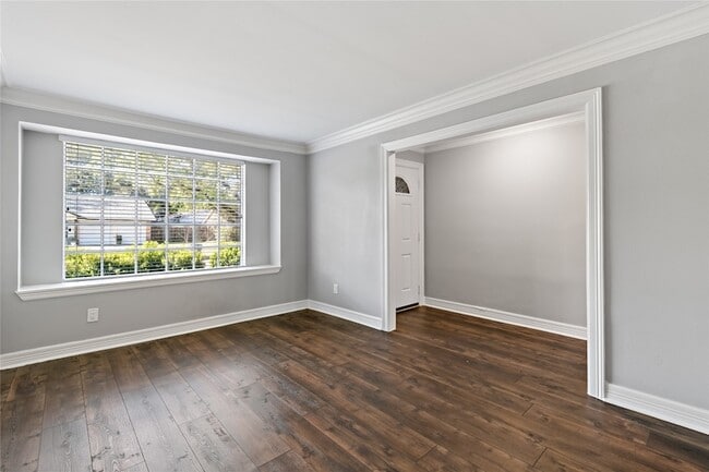 Photo - 5806 Ludington Dr