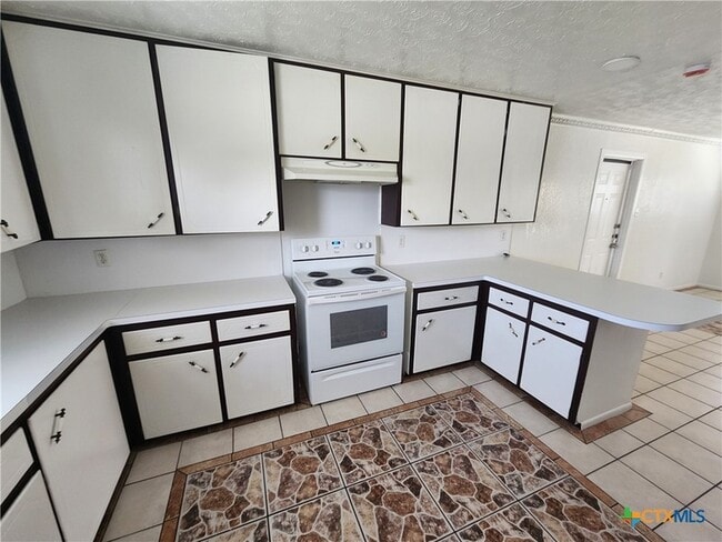 Photo - 1700 Estelle Ave