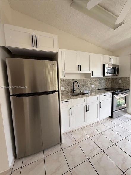 Photo - 10968 SW 5th St