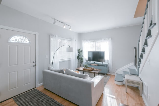 Building Photo - 2880 SW 3rd St Unit SI ID1624365P