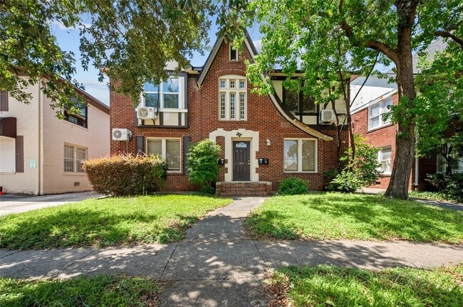 Building Photo - 907 W Gray St Unit 2