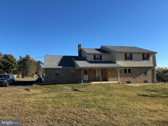 Photo - 1305 Hawthorne Ln