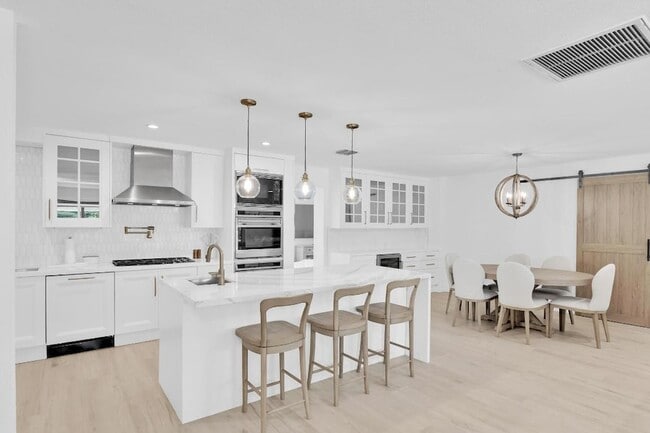 Photo - 3210 Palm Dr