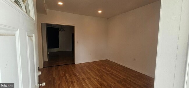 Photo - 2548 Oswego Ave
