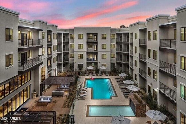 Building Photo - 777 E Stella Ln Unit 1