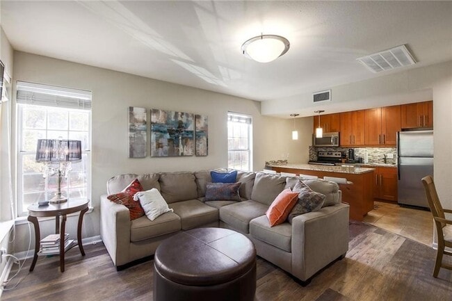 Photo - 7685 Northcross Dr Unit 125