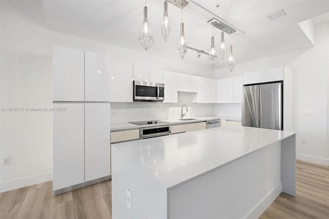 Photo - 101 Diplomat Pkwy Unit 1204