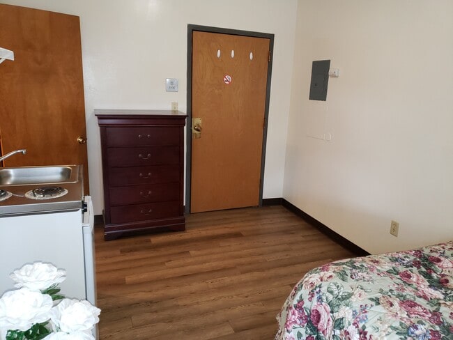 Photo - Adams Street Apartments - No Fee, Short Term