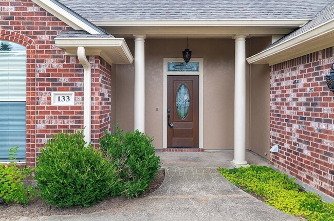Photo - 133 Lone Oak Dr