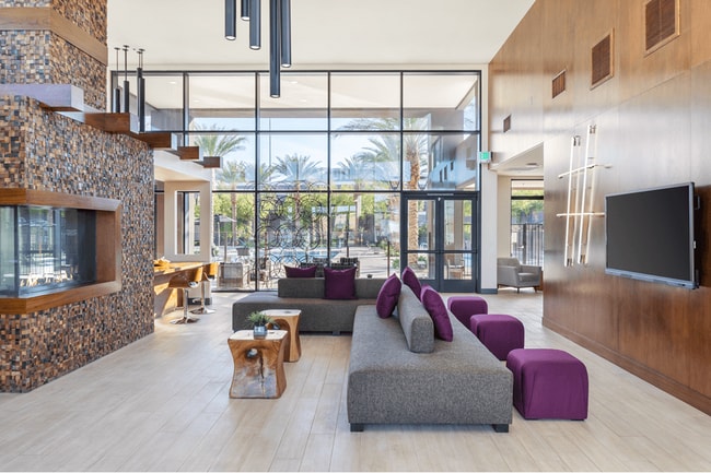 Building Photo - Spur